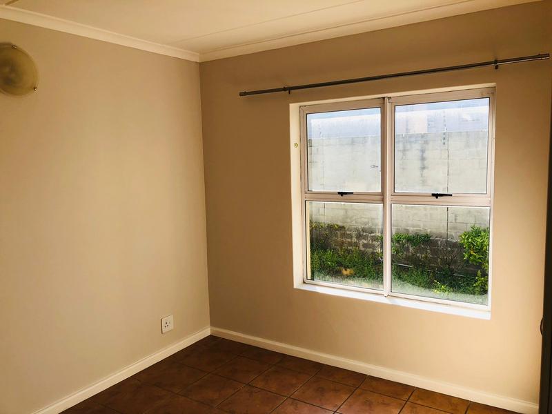 To Let 2 Bedroom Property for Rent in Vredekloof East Western Cape